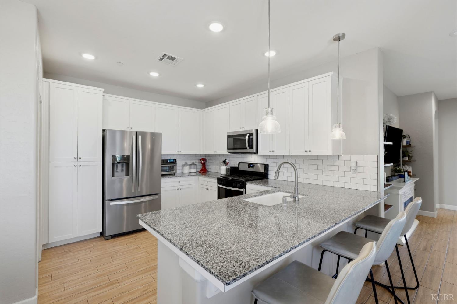 3207 N Kent St, Visalia, CA 93291
