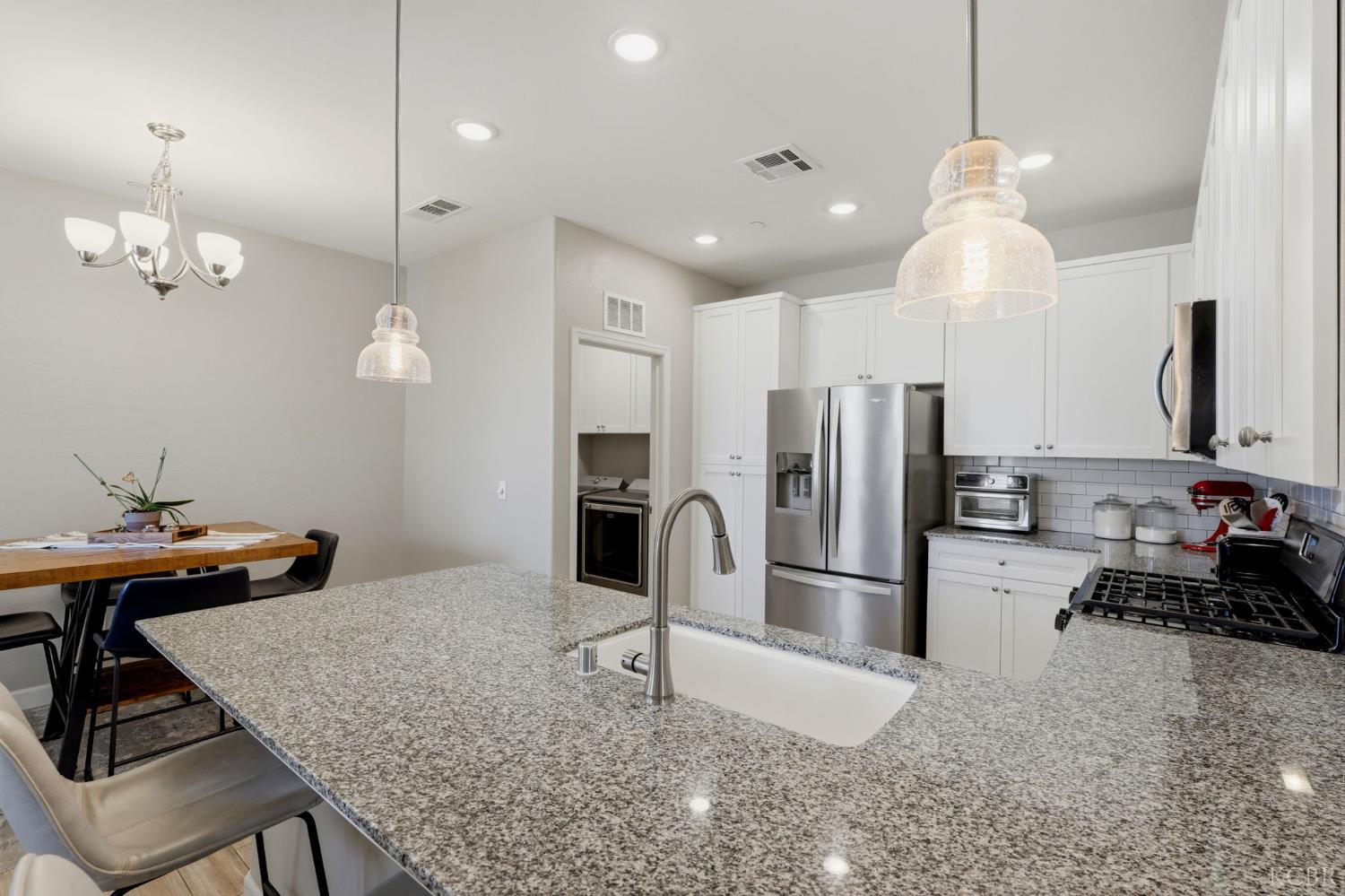 3207 N Kent St, Visalia, CA 93291