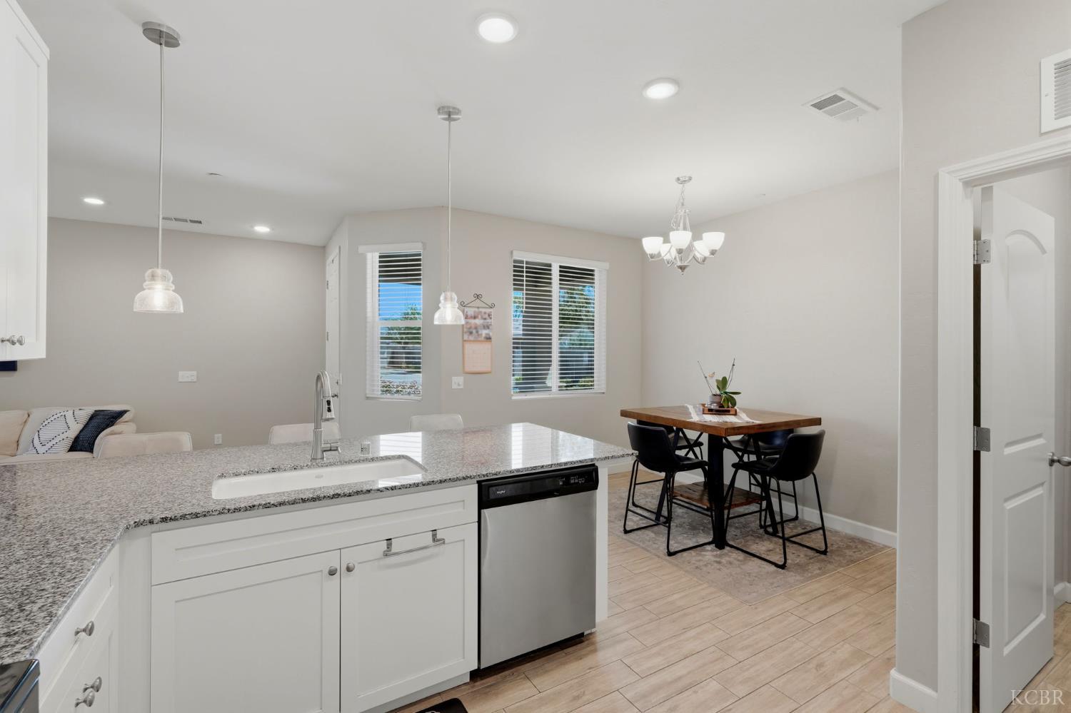 3207 N Kent St, Visalia, CA 93291