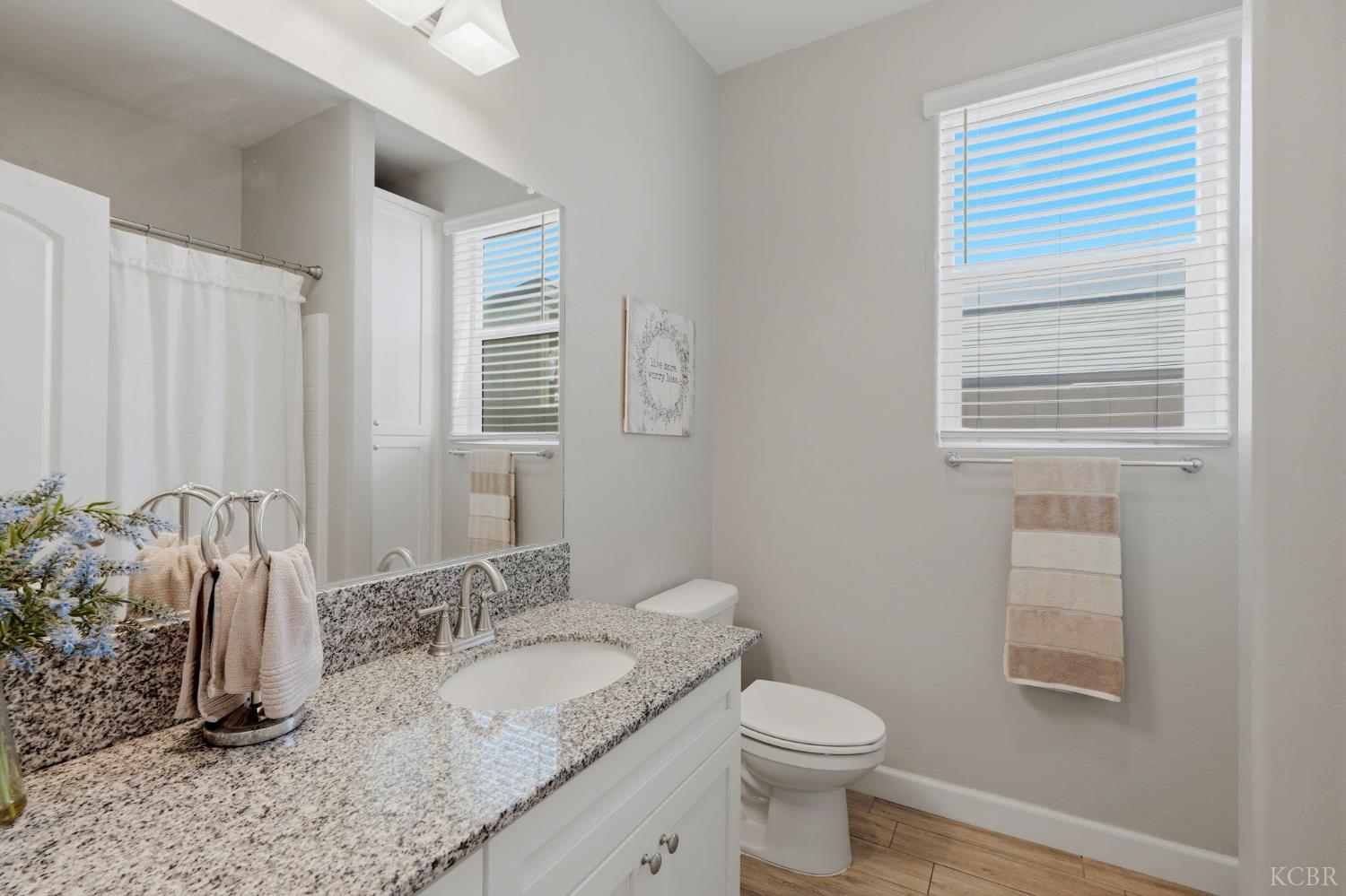 3207 N Kent St, Visalia, CA 93291