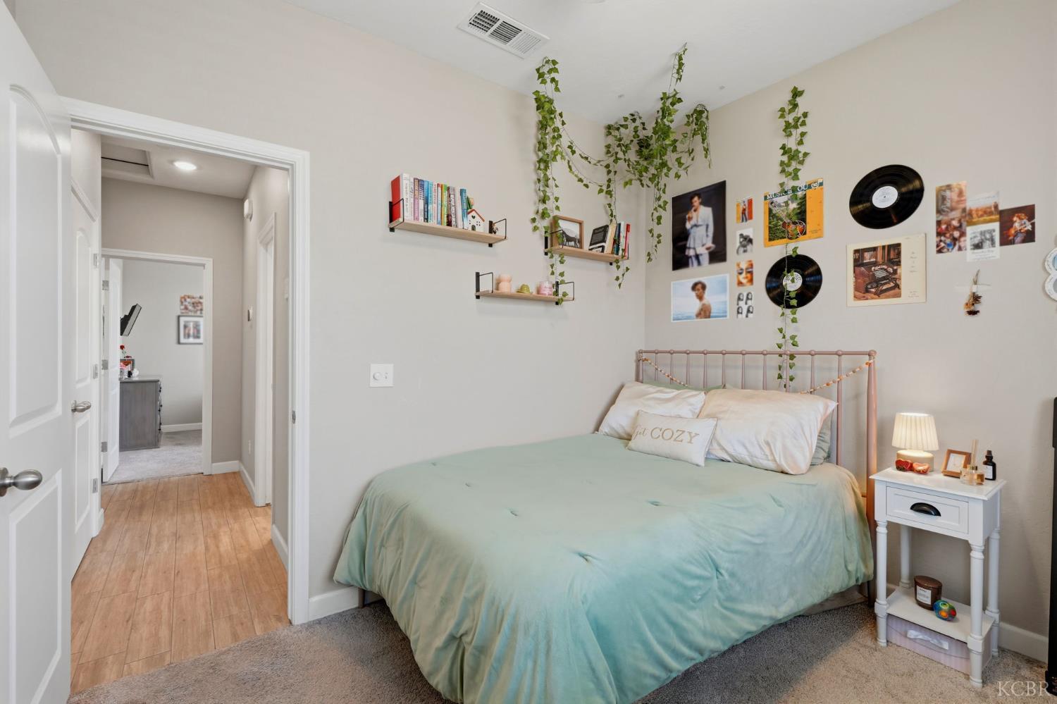 3207 N Kent St, Visalia, CA 93291