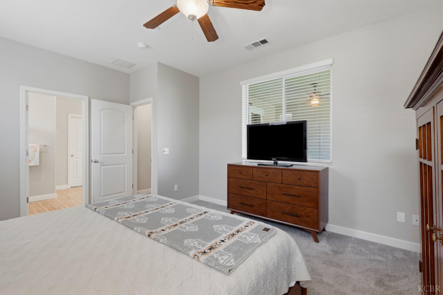 3207 N Kent St, Visalia, CA 93291