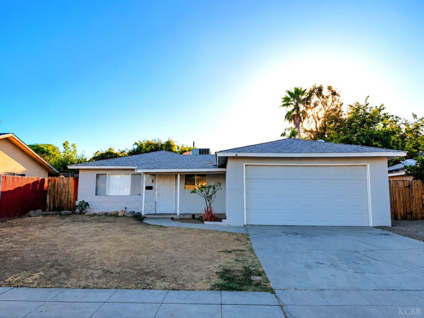4689 N Feland Ave, Fresno, CA 93722