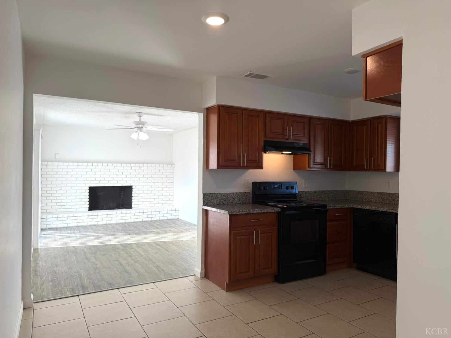4689 N Feland Ave, Fresno, CA 93722