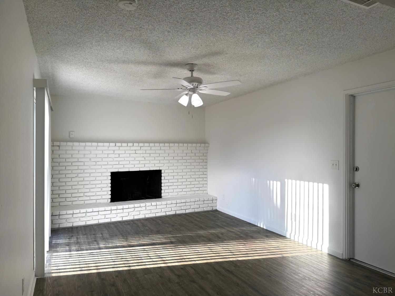 4689 N Feland Ave, Fresno, CA 93722