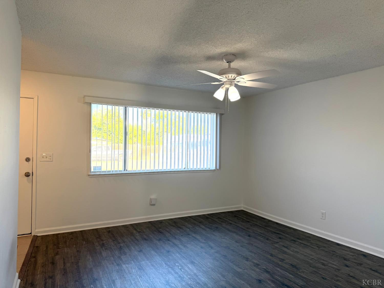 4689 N Feland Ave, Fresno, CA 93722