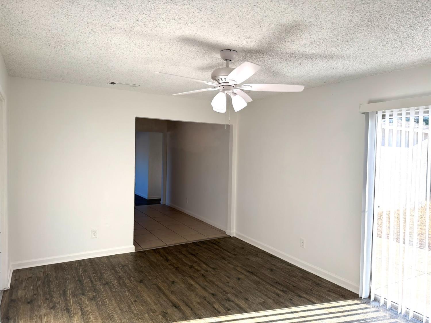 4689 N Feland Ave, Fresno, CA 93722