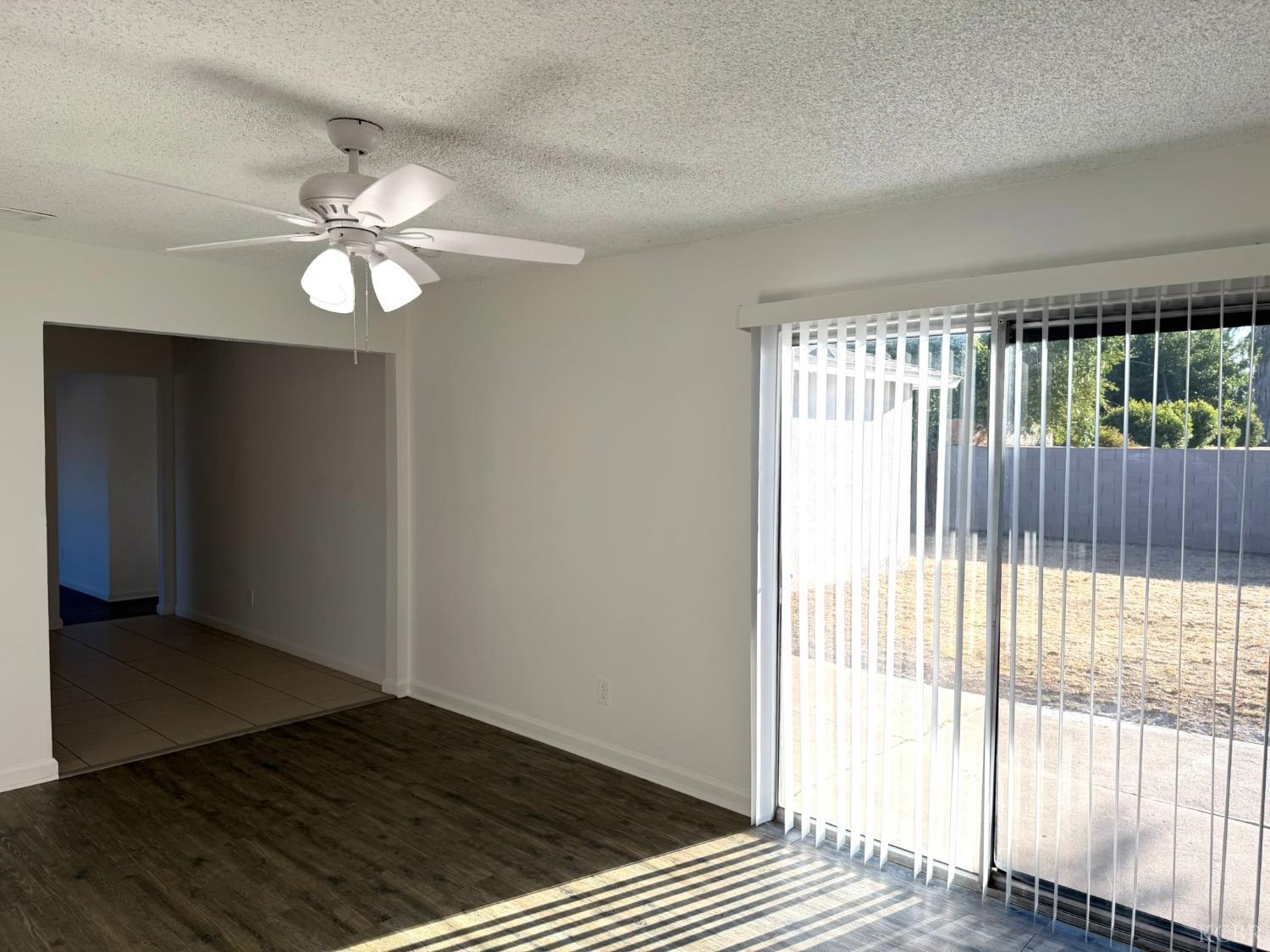 4689 N Feland Ave, Fresno, CA 93722