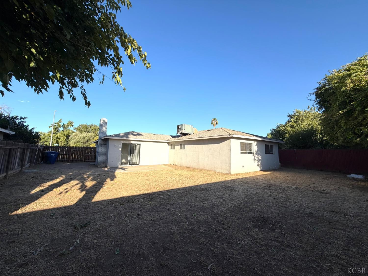 4689 N Feland Ave, Fresno, CA 93722
