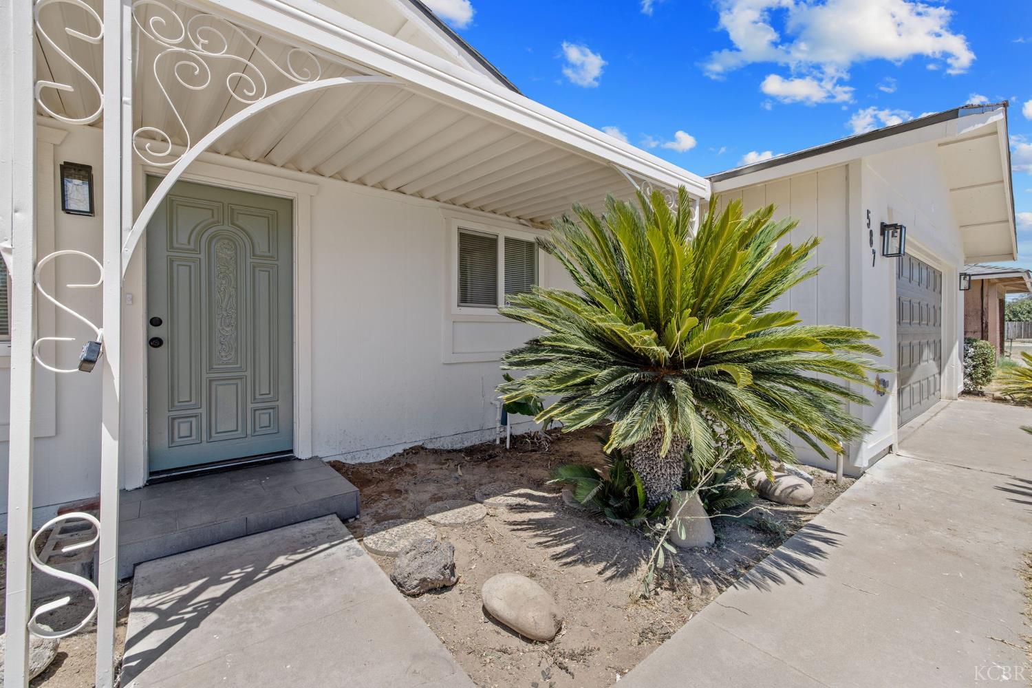 587 Sunset St, Kingsburg, CA 93631