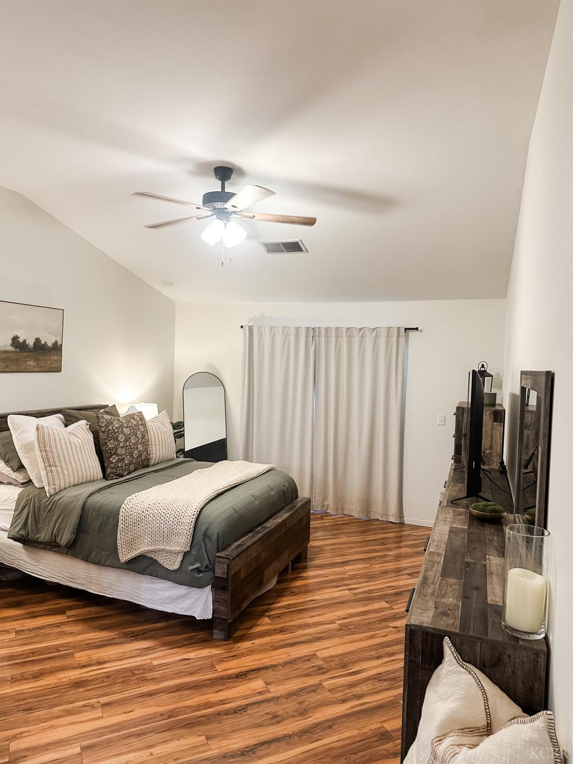 795 W Encore Dr, Hanford, CA 93230