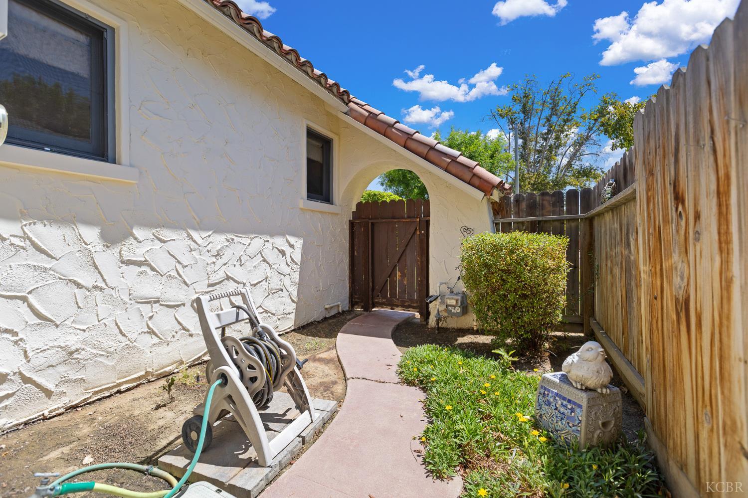 1420 N Irwin St, Hanford, CA 93230