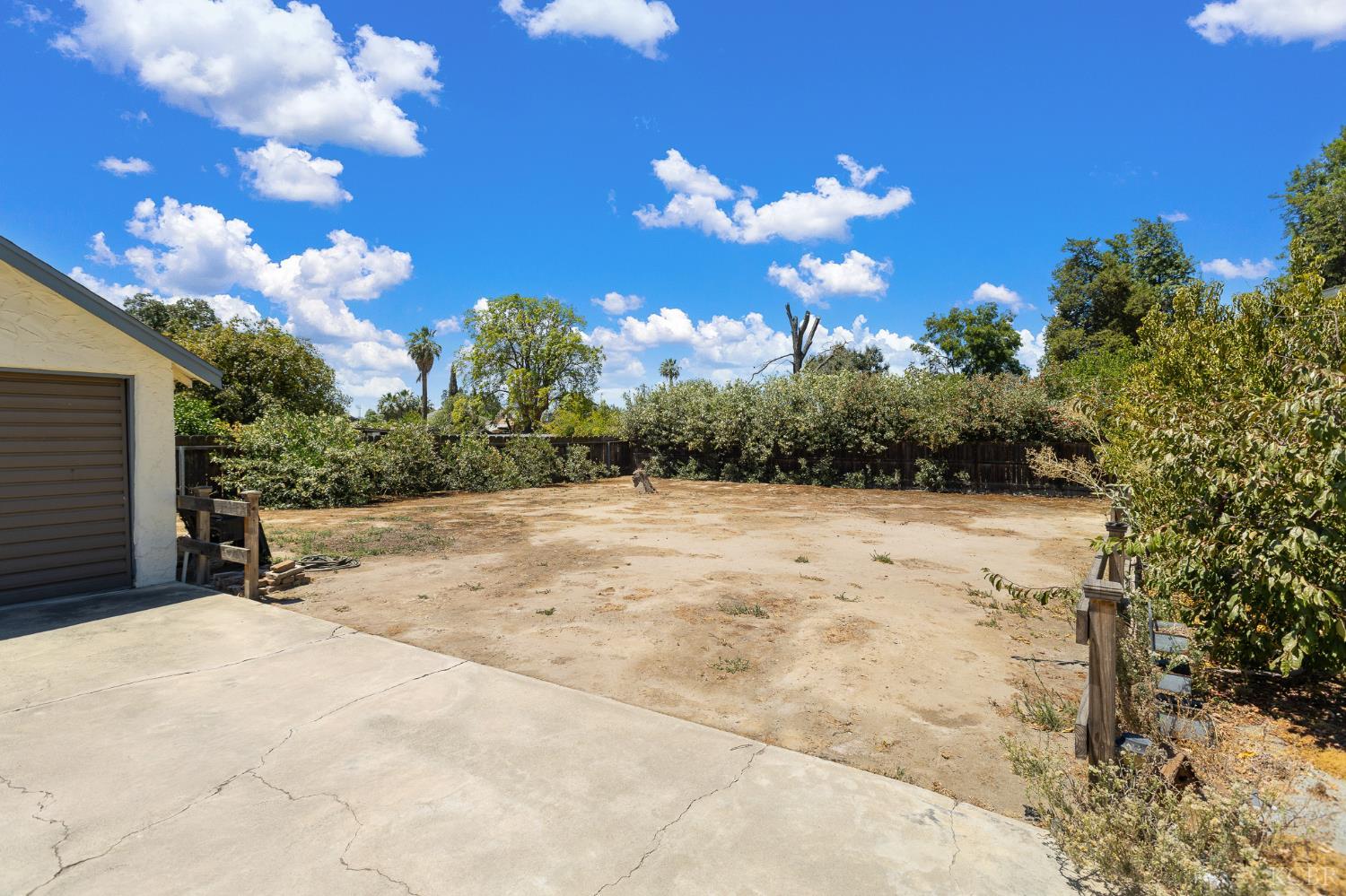 1420 N Irwin St, Hanford, CA 93230