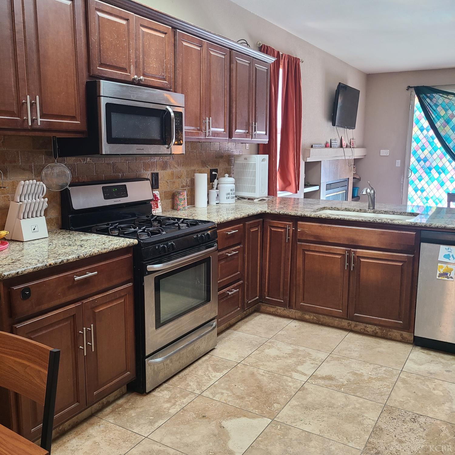 1125 cinnamon Dr, Lemoore, CA 93245