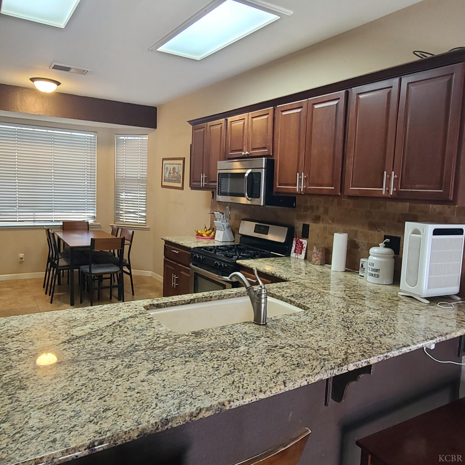 1125 cinnamon Dr, Lemoore, CA 93245
