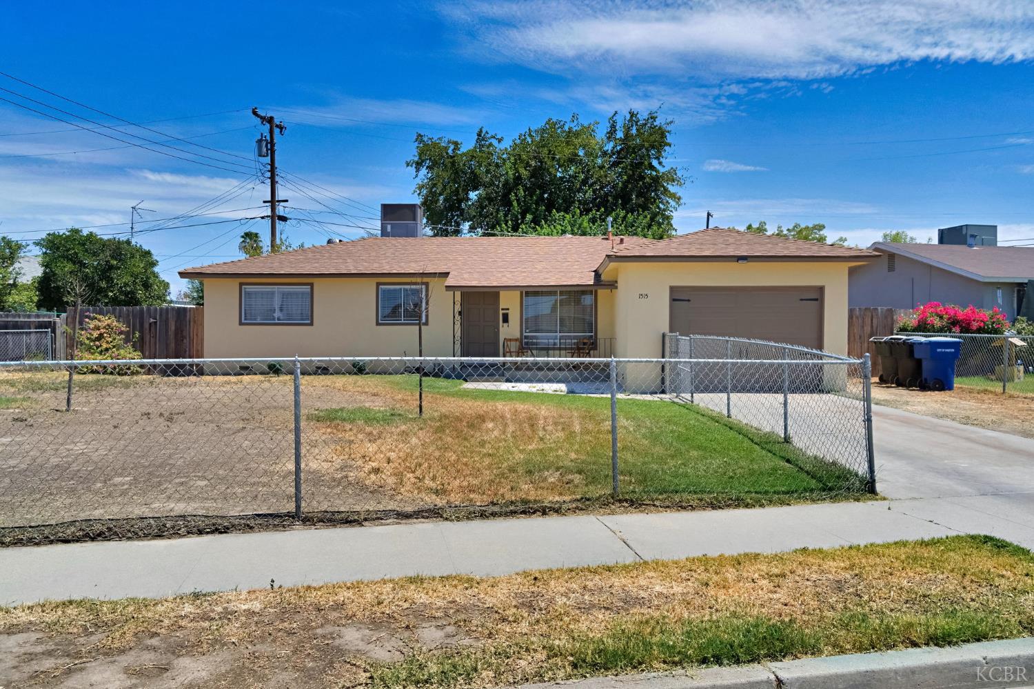 1515 Thornton St, Hanford, CA 93230