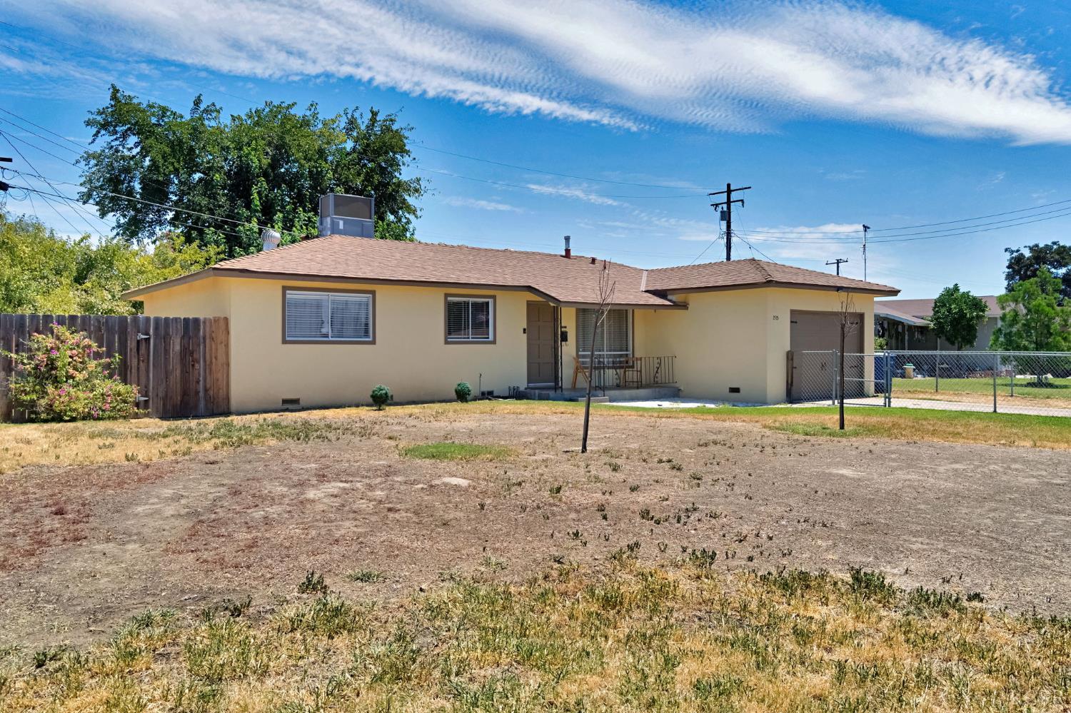 1515 Thornton St, Hanford, CA 93230