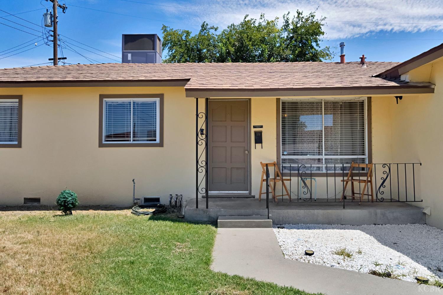 1515 Thornton St, Hanford, CA 93230