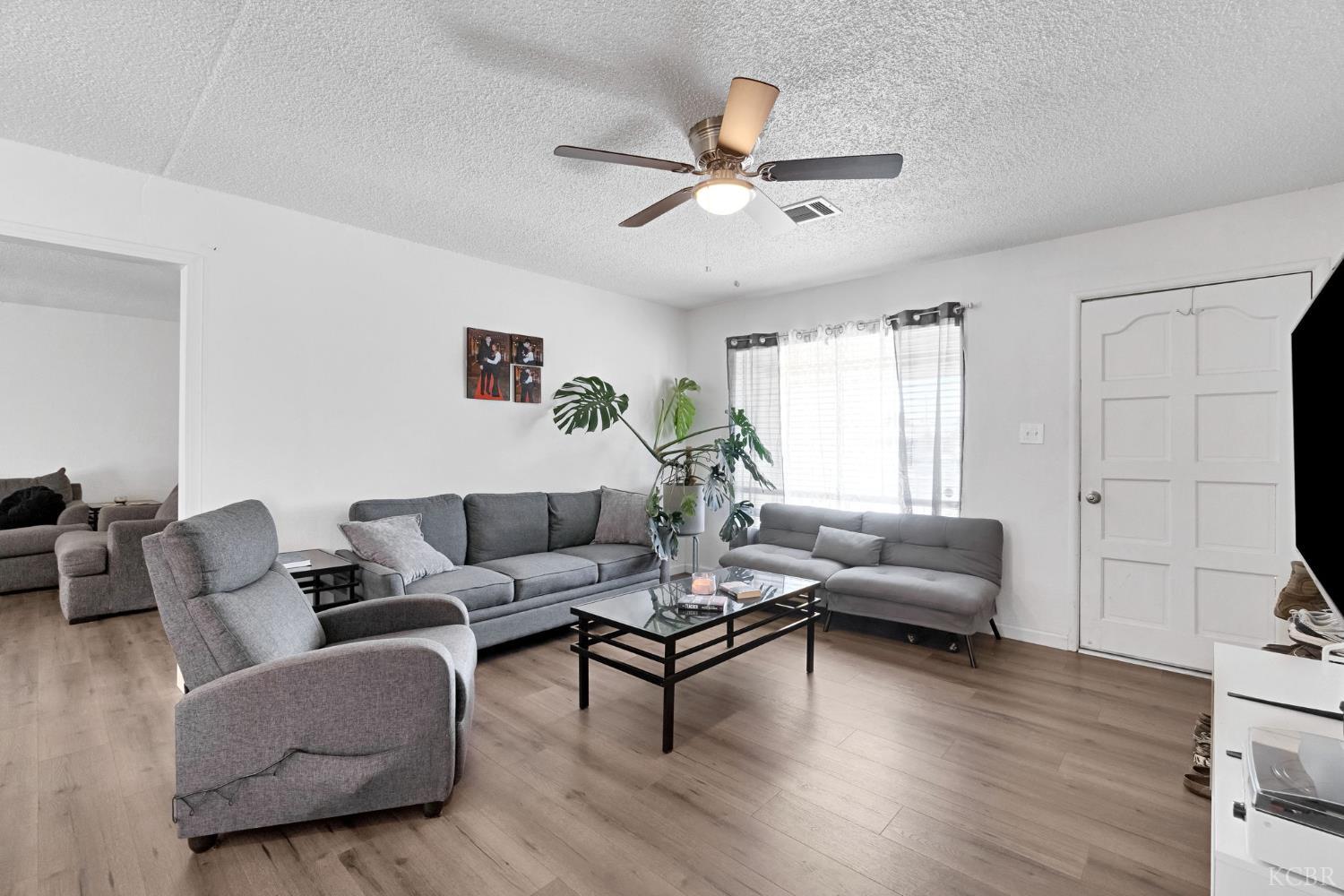1515 Thornton St, Hanford, CA 93230