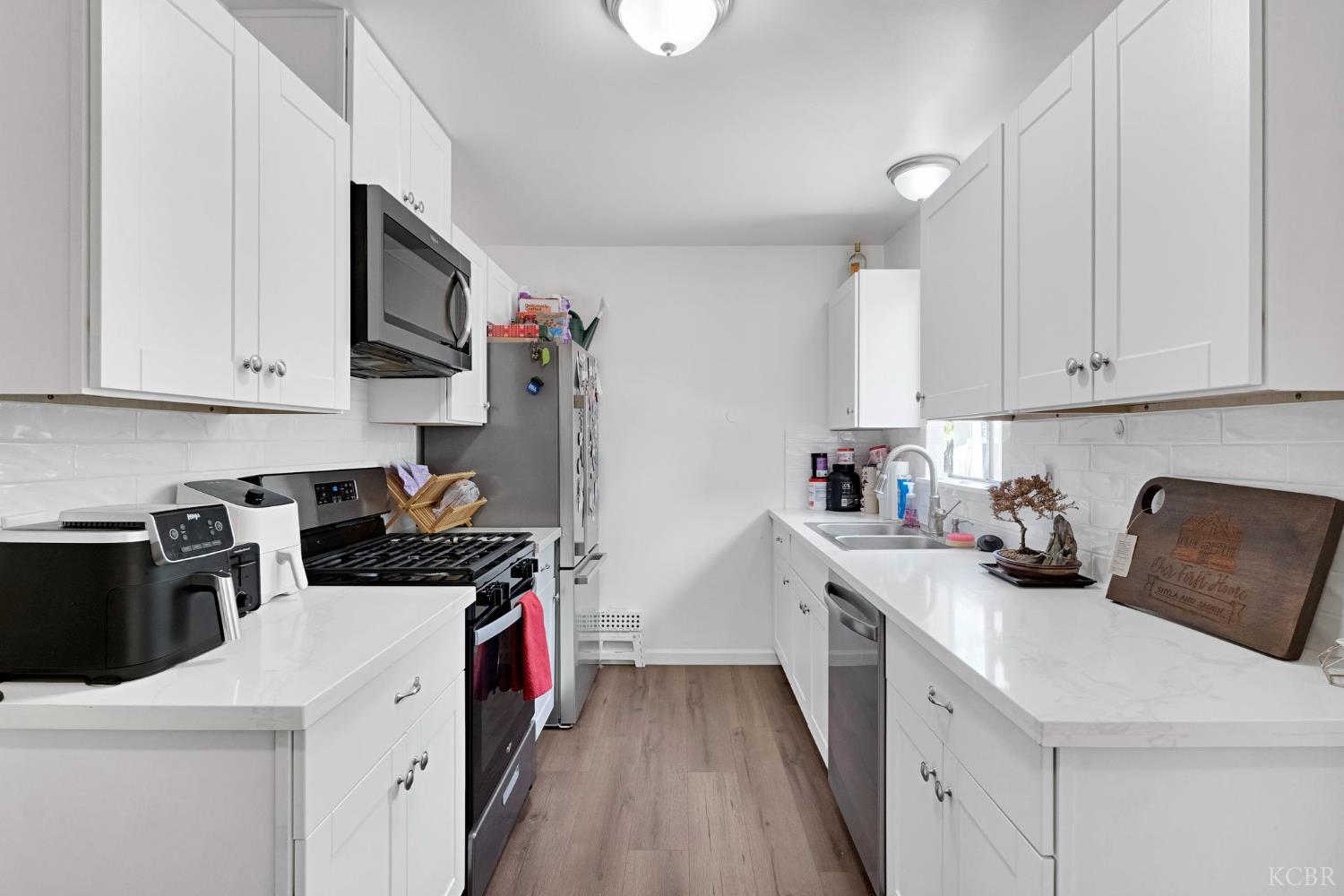 1515 Thornton St, Hanford, CA 93230