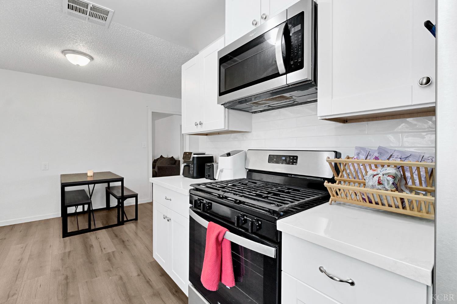 1515 Thornton St, Hanford, CA 93230