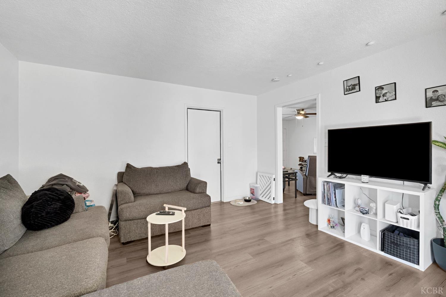 1515 Thornton St, Hanford, CA 93230