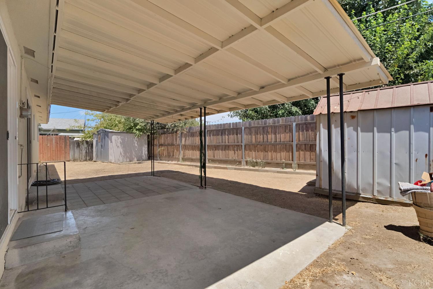 1515 Thornton St, Hanford, CA 93230