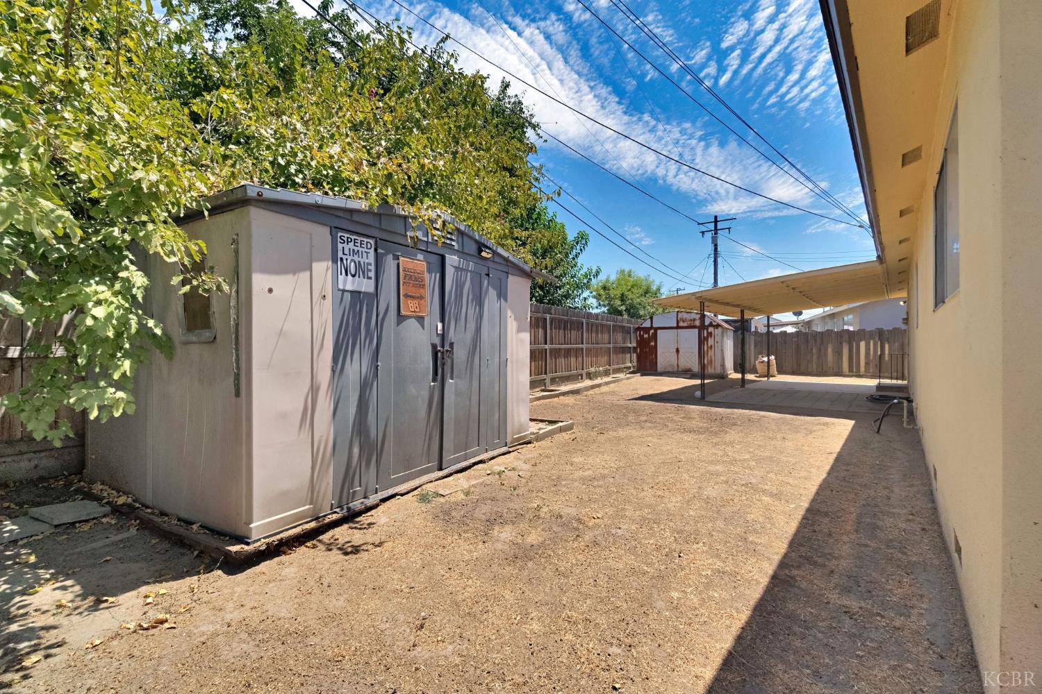 1515 Thornton St, Hanford, CA 93230
