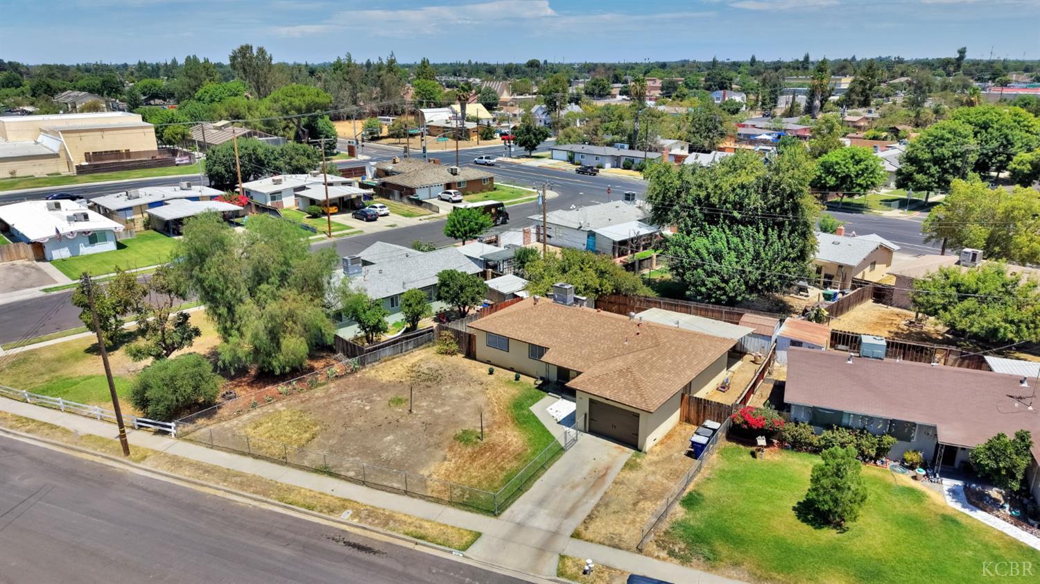 1515 Thornton St, Hanford, CA 93230