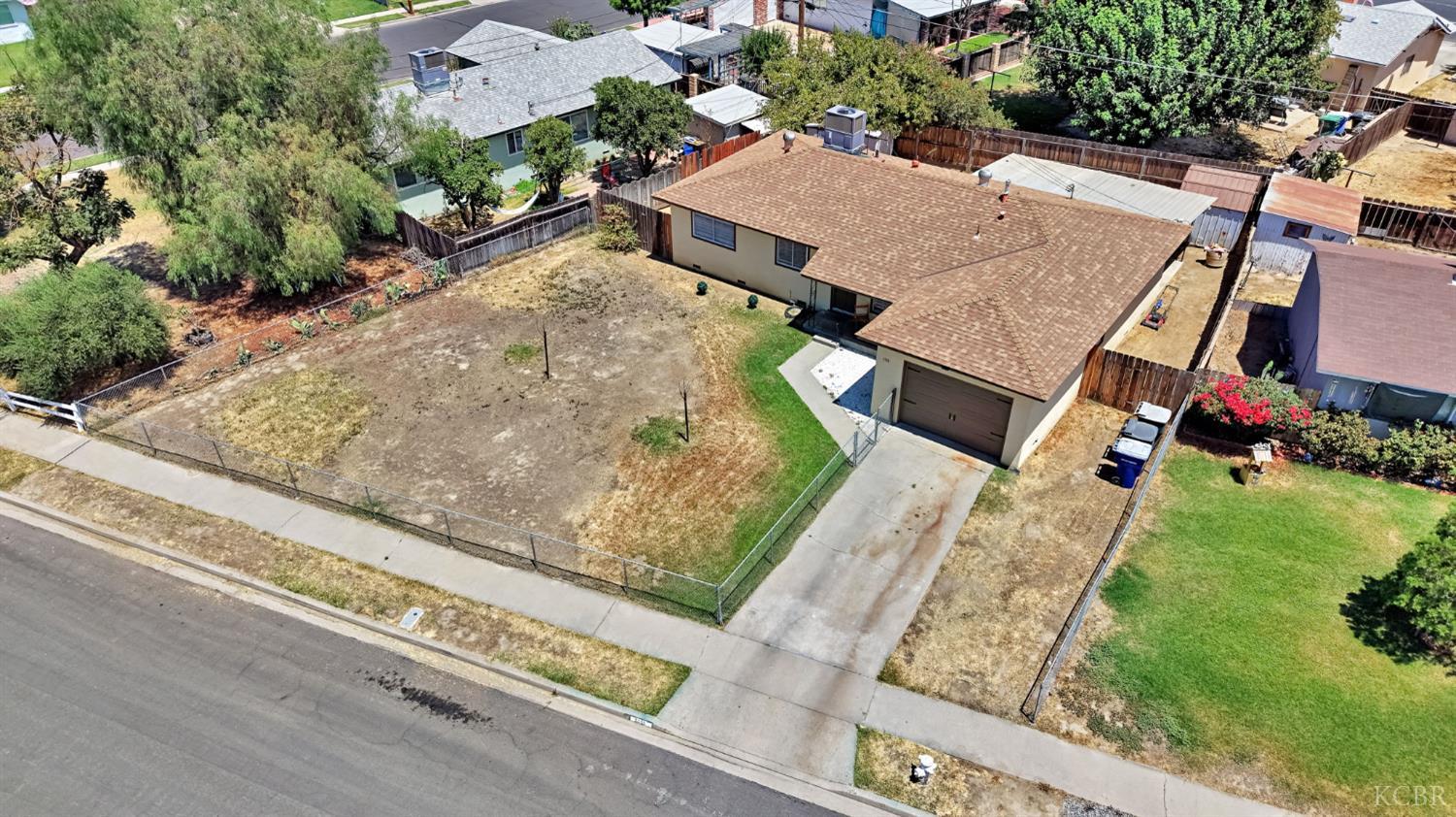 1515 Thornton St, Hanford, CA 93230