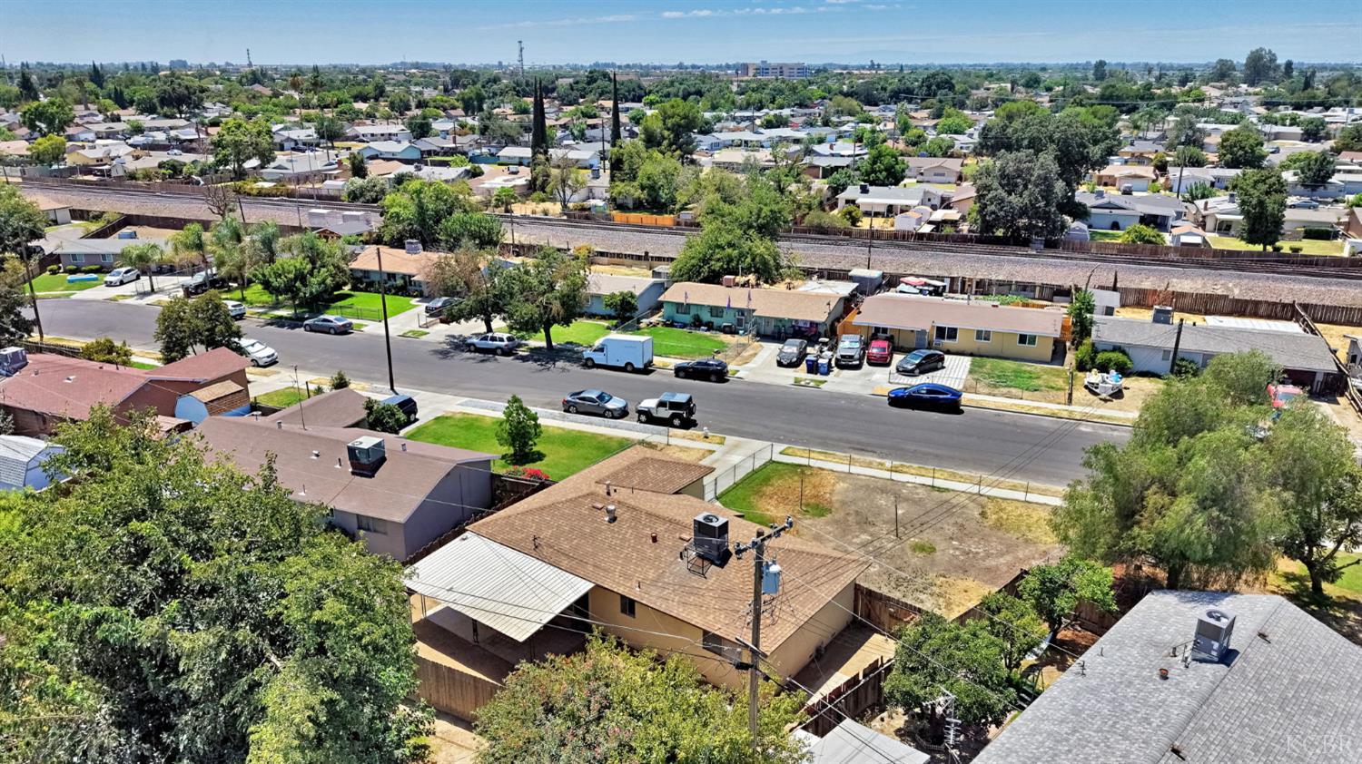 1515 Thornton St, Hanford, CA 93230