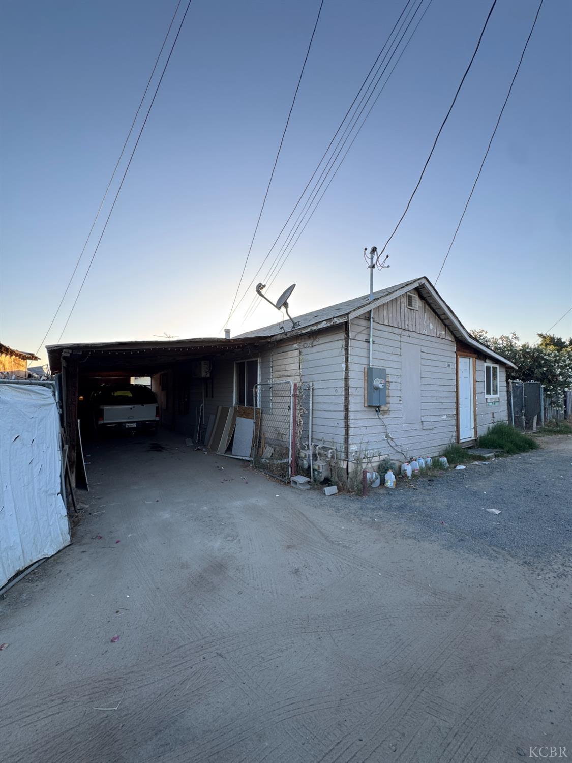 586 S Front St, Earlimart, CA 93219