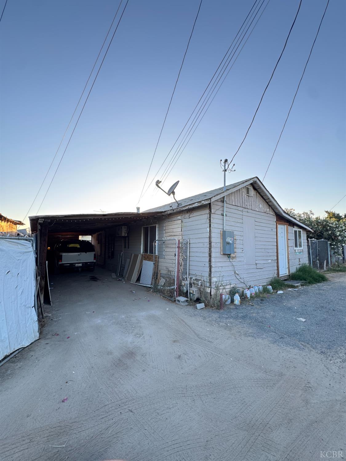 586 S Front St, Earlimart, CA 93219