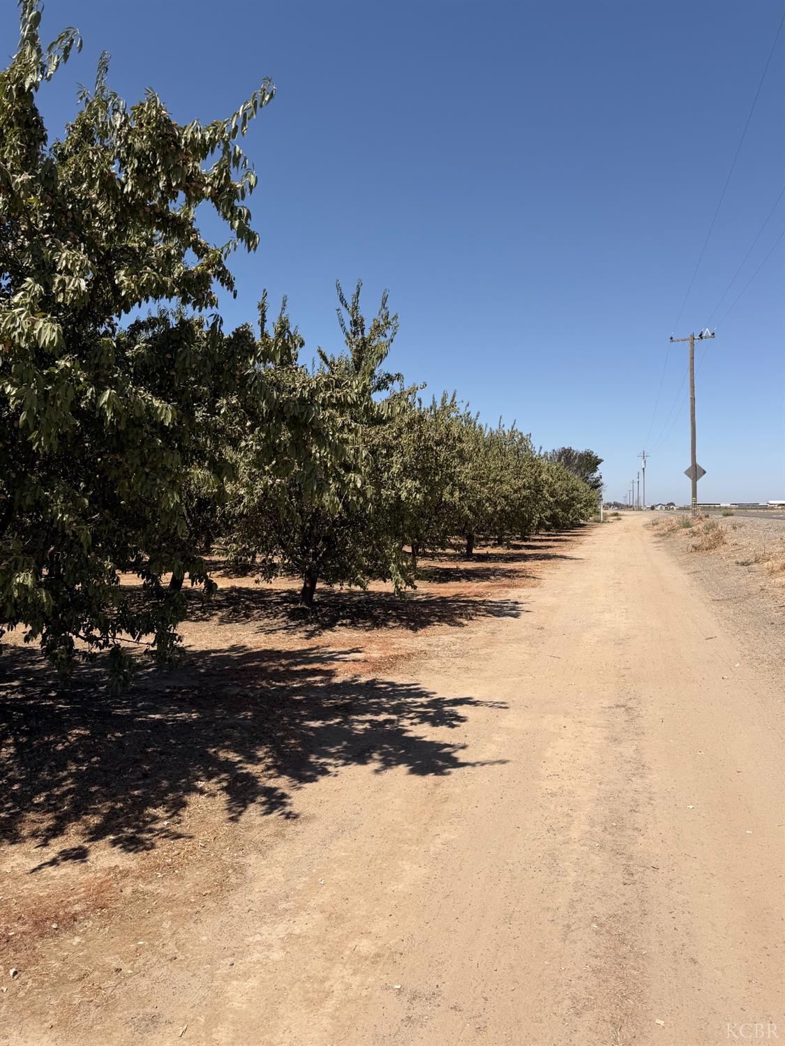 8251 Iona Ave, Hanford, CA 93230