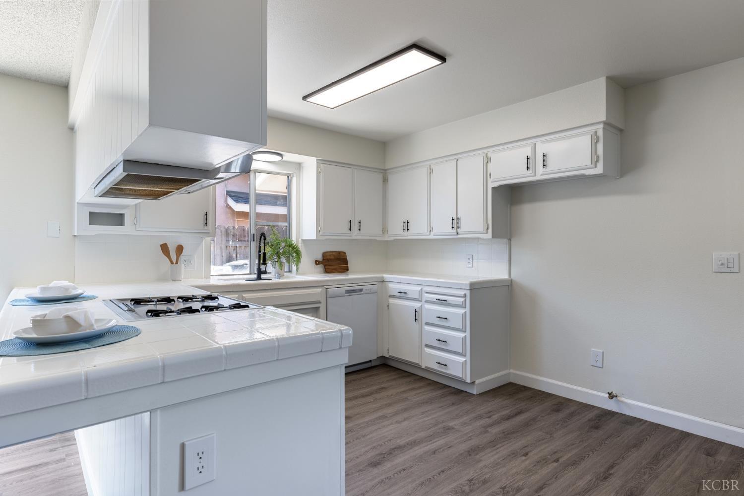2117 Beechwood Ct, Hanford, CA 93230
