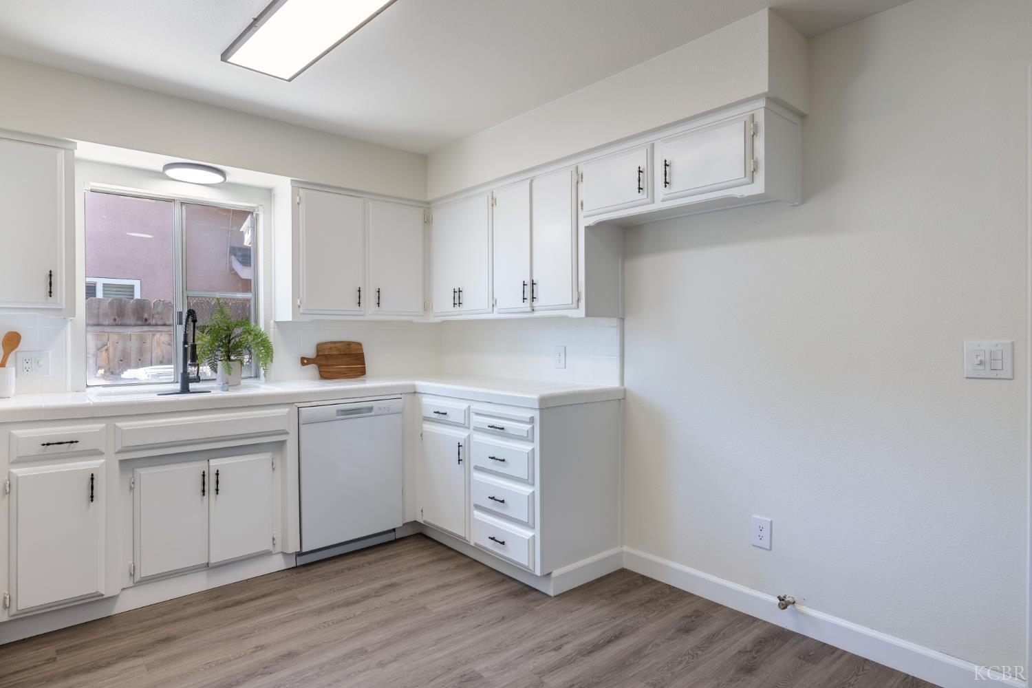 2117 Beechwood Ct, Hanford, CA 93230