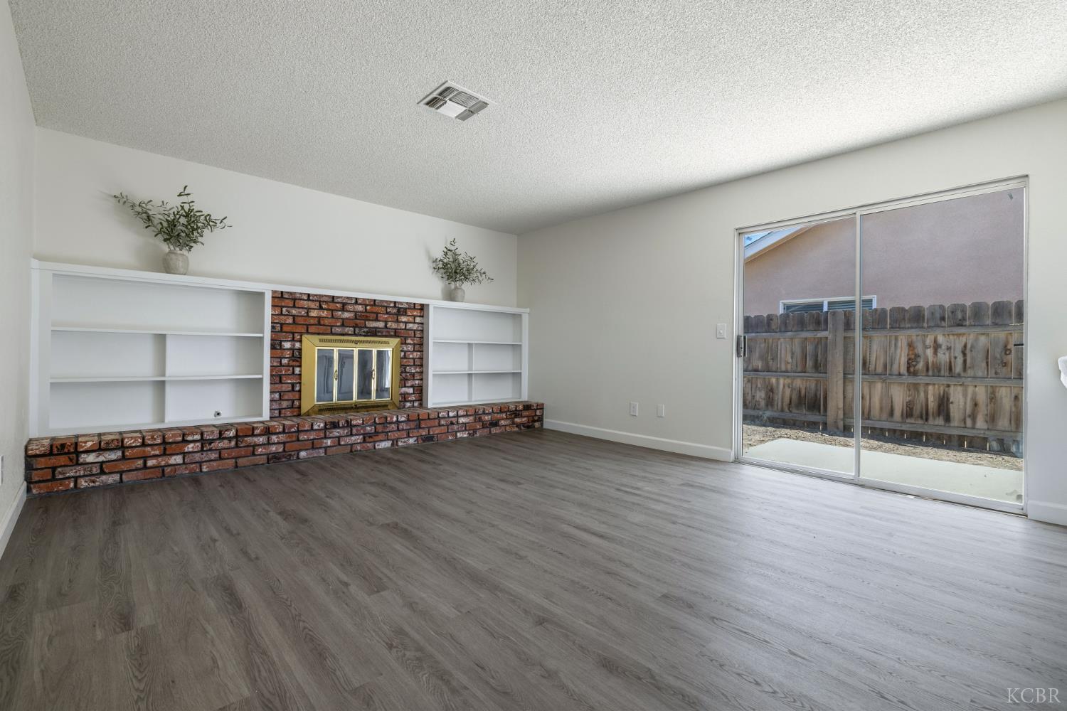 2117 Beechwood Ct, Hanford, CA 93230