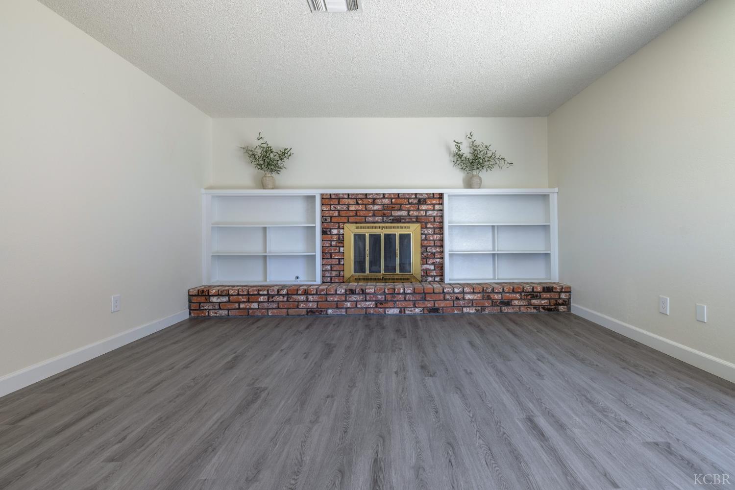 2117 Beechwood Ct, Hanford, CA 93230