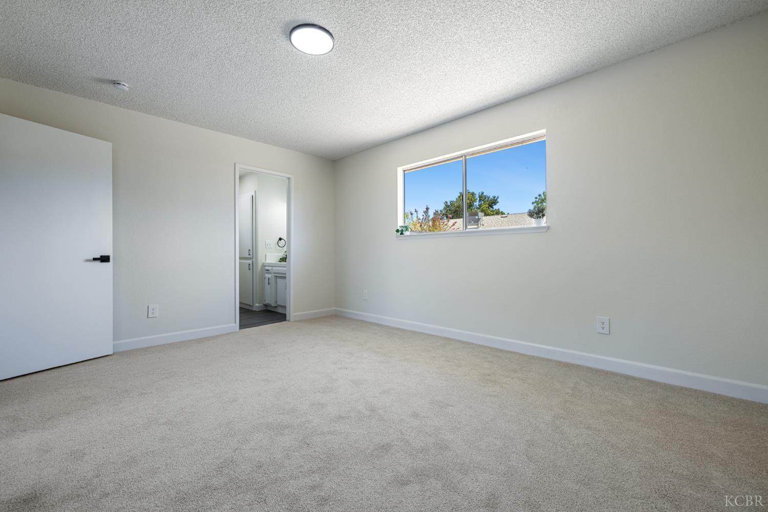 2117 Beechwood Ct, Hanford, CA 93230