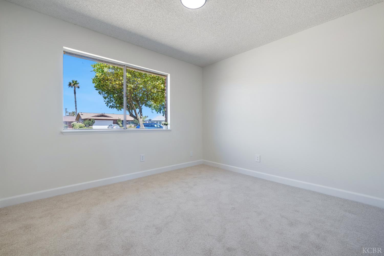 2117 Beechwood Ct, Hanford, CA 93230