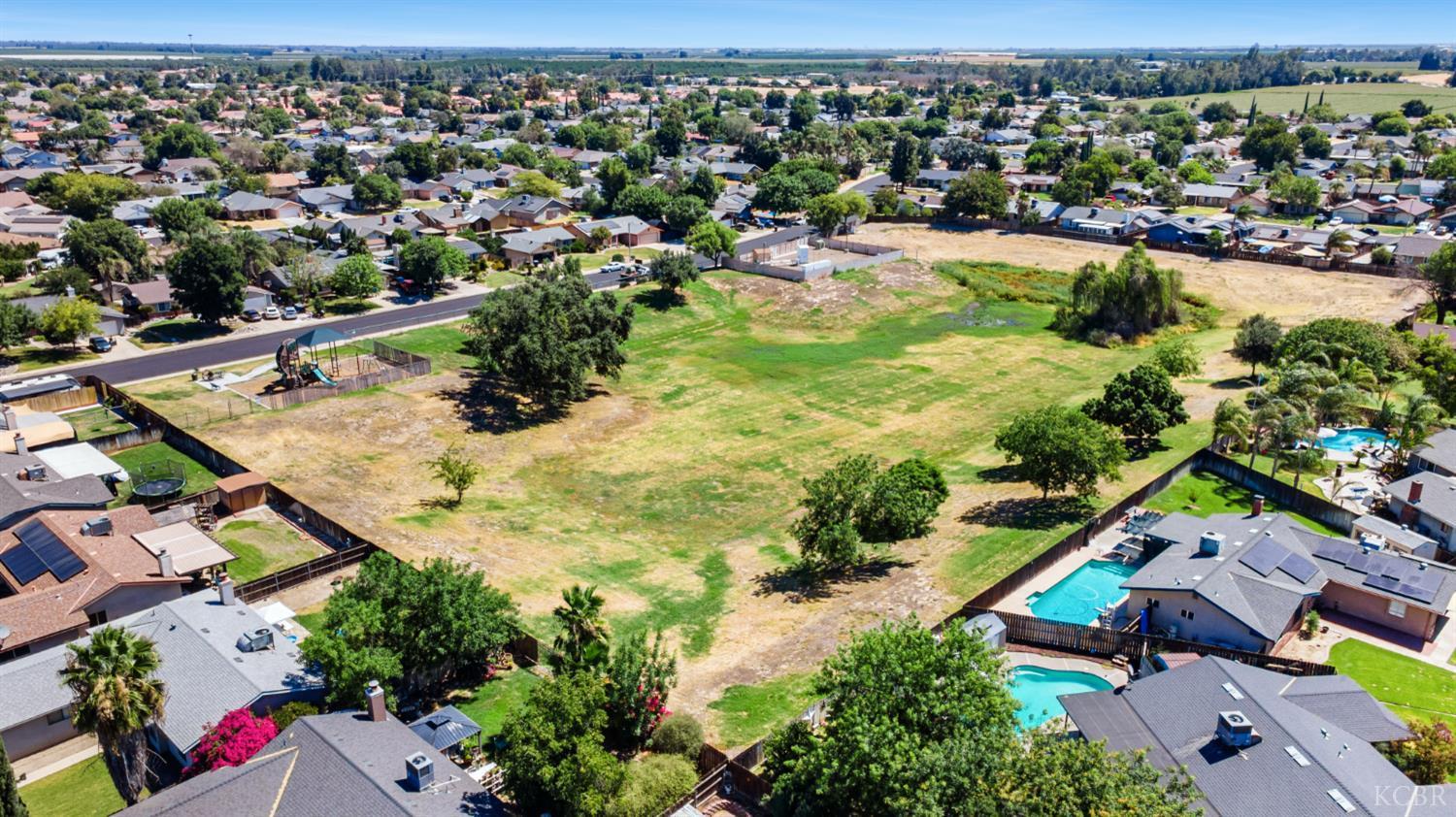 2117 Beechwood Ct, Hanford, CA 93230