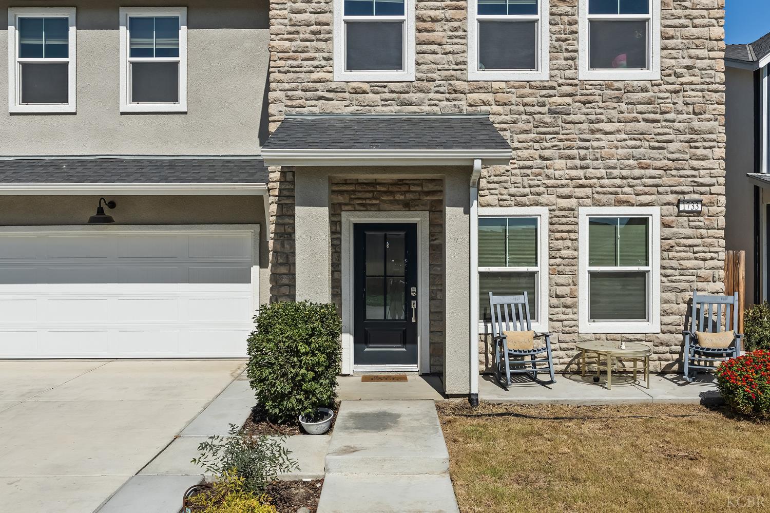 1733 N Frontier St, Hanford, CA 93230