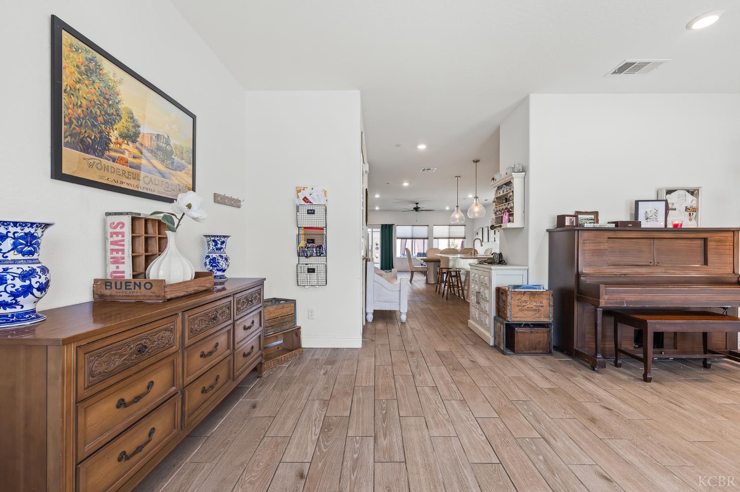 1733 N Frontier St, Hanford, CA 93230