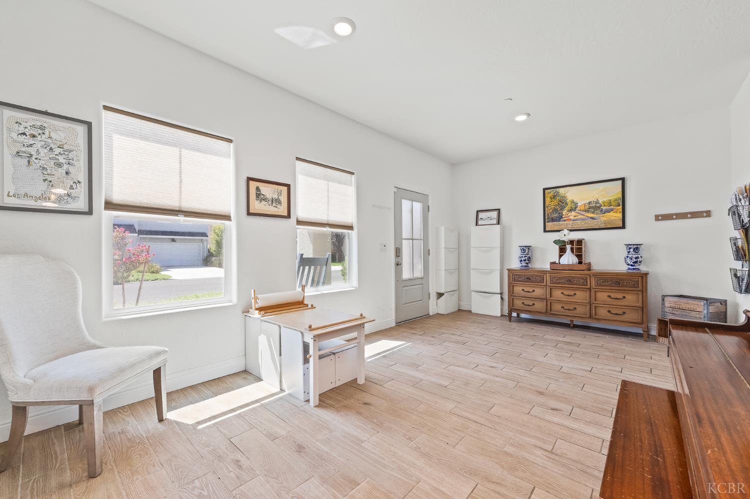 1733 N Frontier St, Hanford, CA 93230