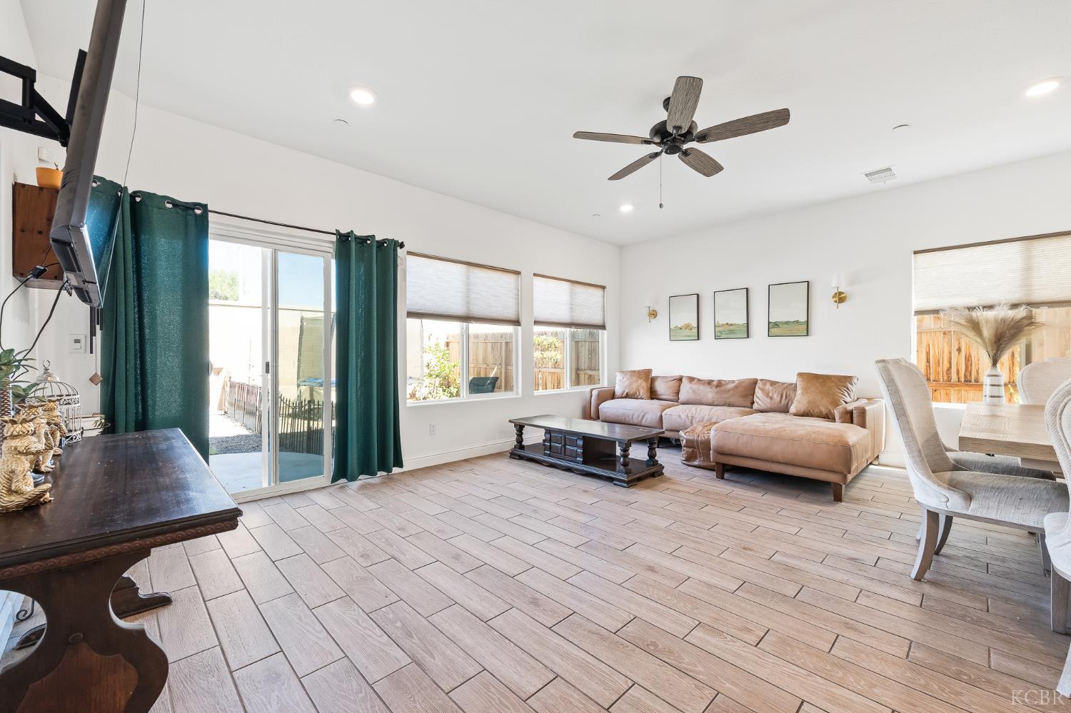 1733 N Frontier St, Hanford, CA 93230