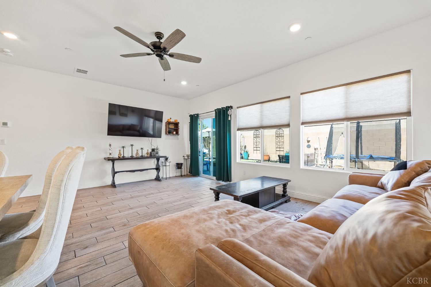 1733 N Frontier St, Hanford, CA 93230