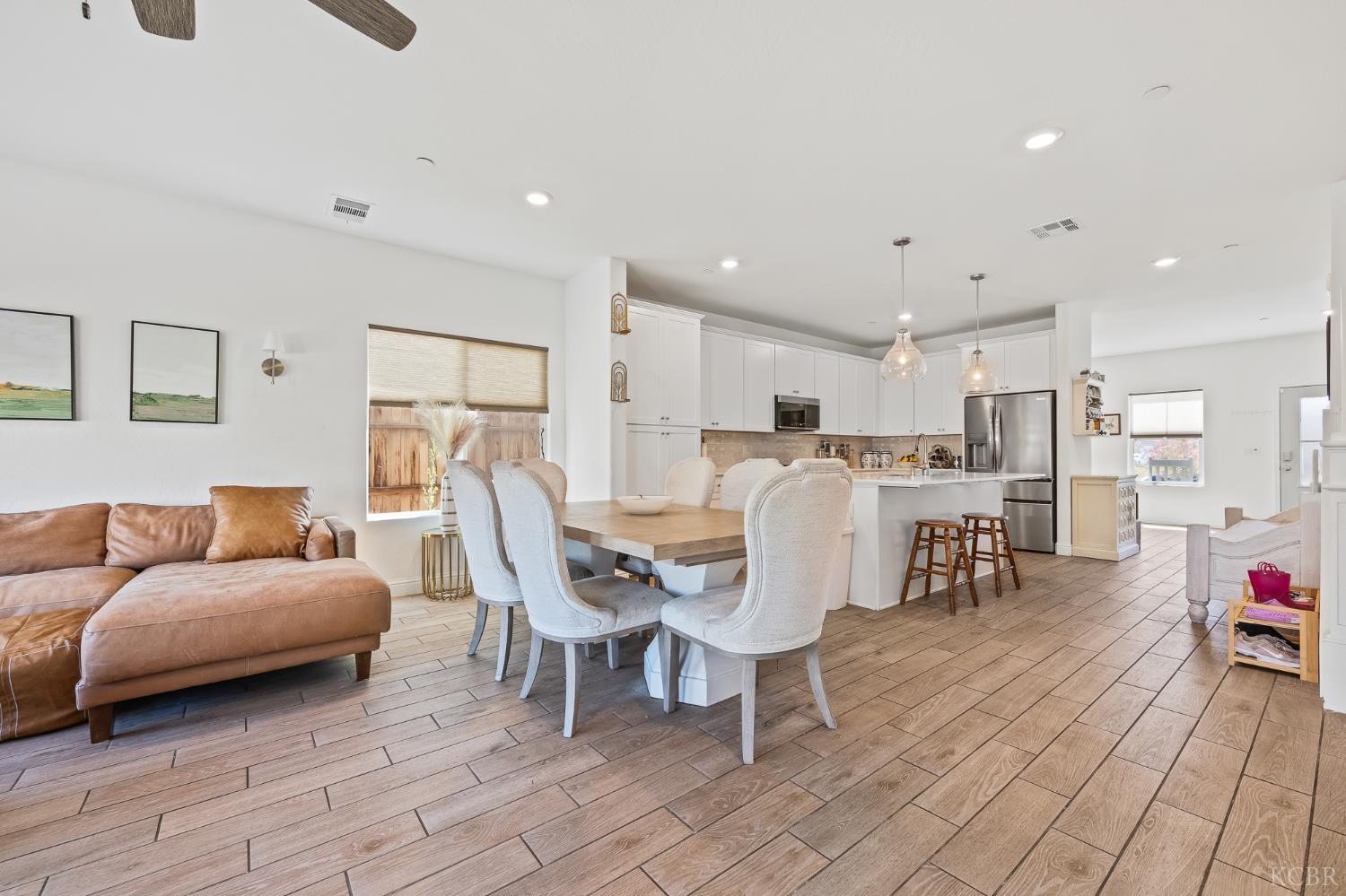 1733 N Frontier St, Hanford, CA 93230