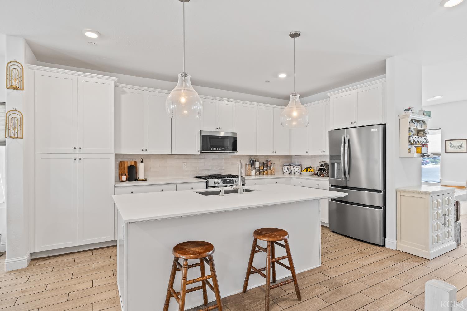 1733 N Frontier St, Hanford, CA 93230