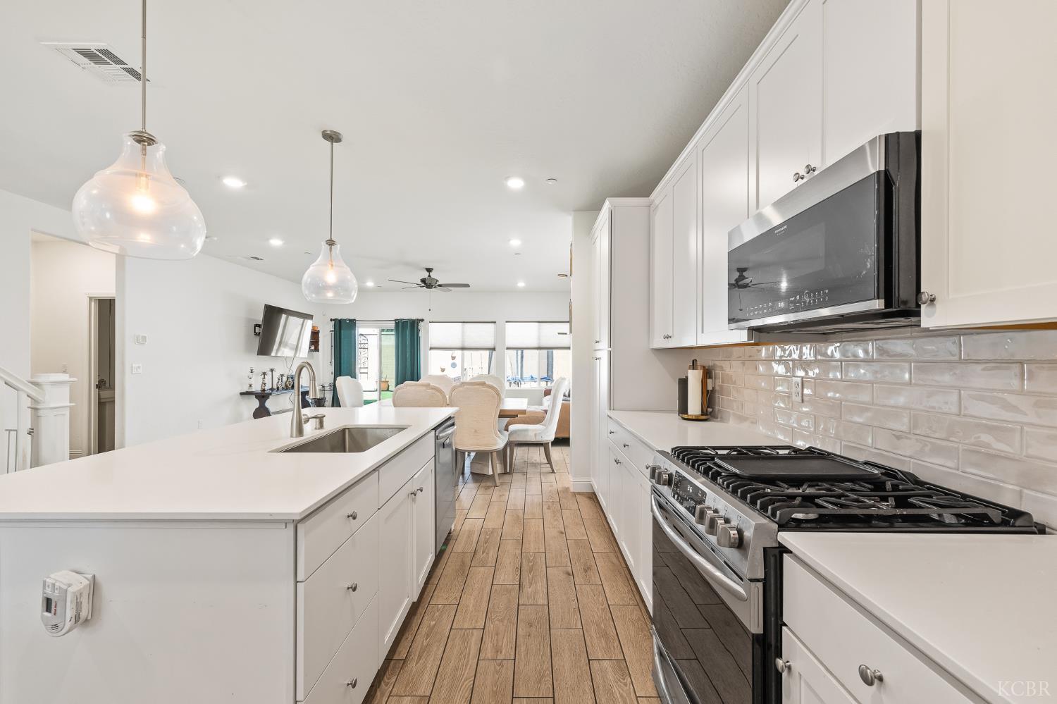 1733 N Frontier St, Hanford, CA 93230