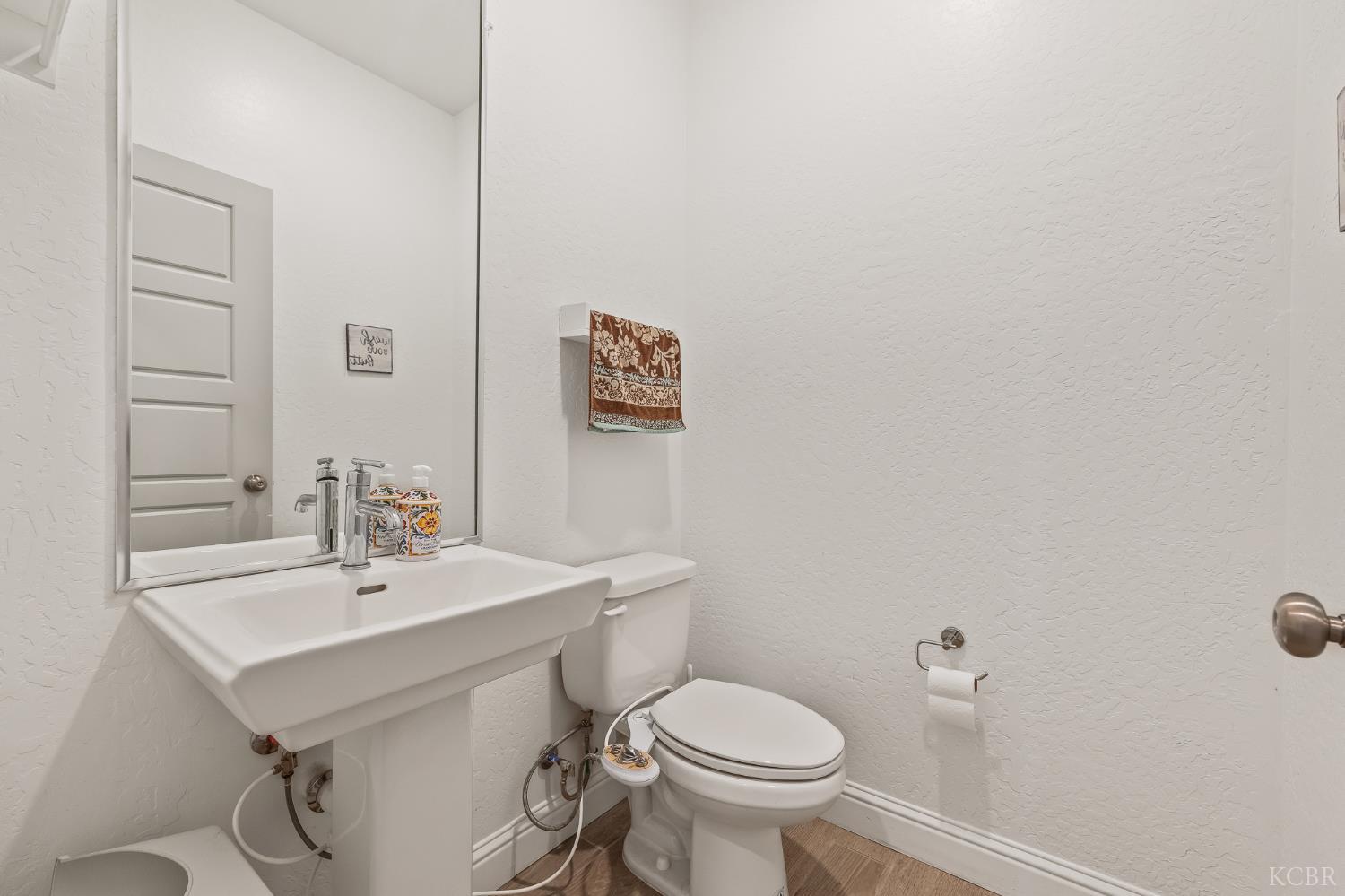 1733 N Frontier St, Hanford, CA 93230